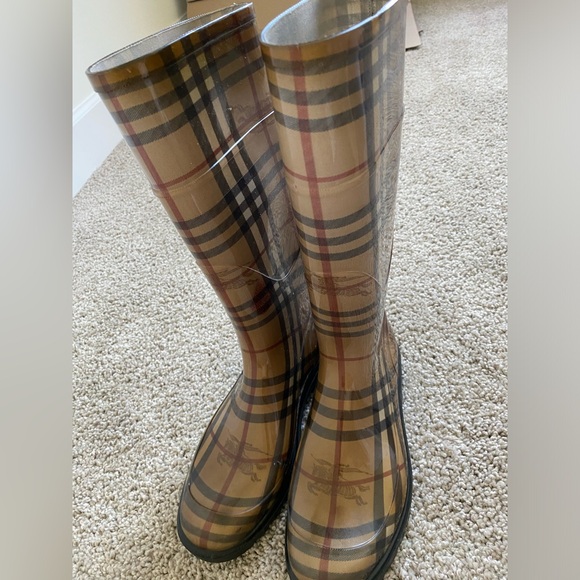 Burberry rainboots size 8 US - Picture 2 of 6